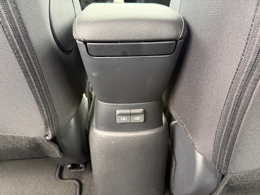 Nissan Kicks Play Vehicle Full-screen Gallery Image 08