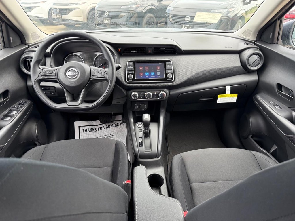 Nissan Kicks Play Vehicle Full-screen Gallery Image 09