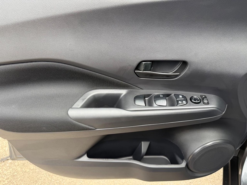 Nissan Kicks Play Vehicle Full-screen Gallery Image 10