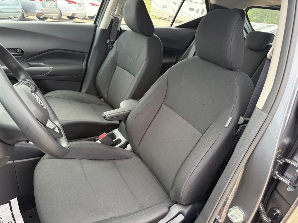 Nissan Kicks Play Vehicle Full-screen Gallery Image 12