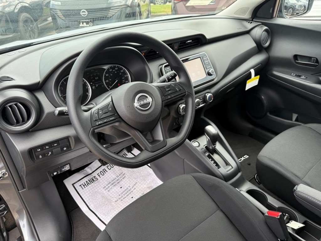 Nissan Kicks Play Vehicle Full-screen Gallery Image 13