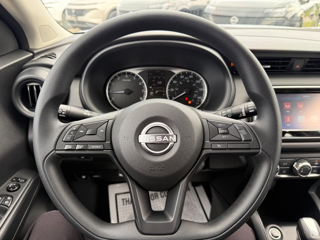 Nissan Kicks Play Vehicle Full-screen Gallery Image 15