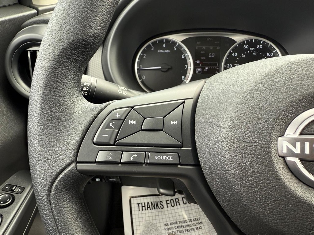 Nissan Kicks Play Vehicle Full-screen Gallery Image 16