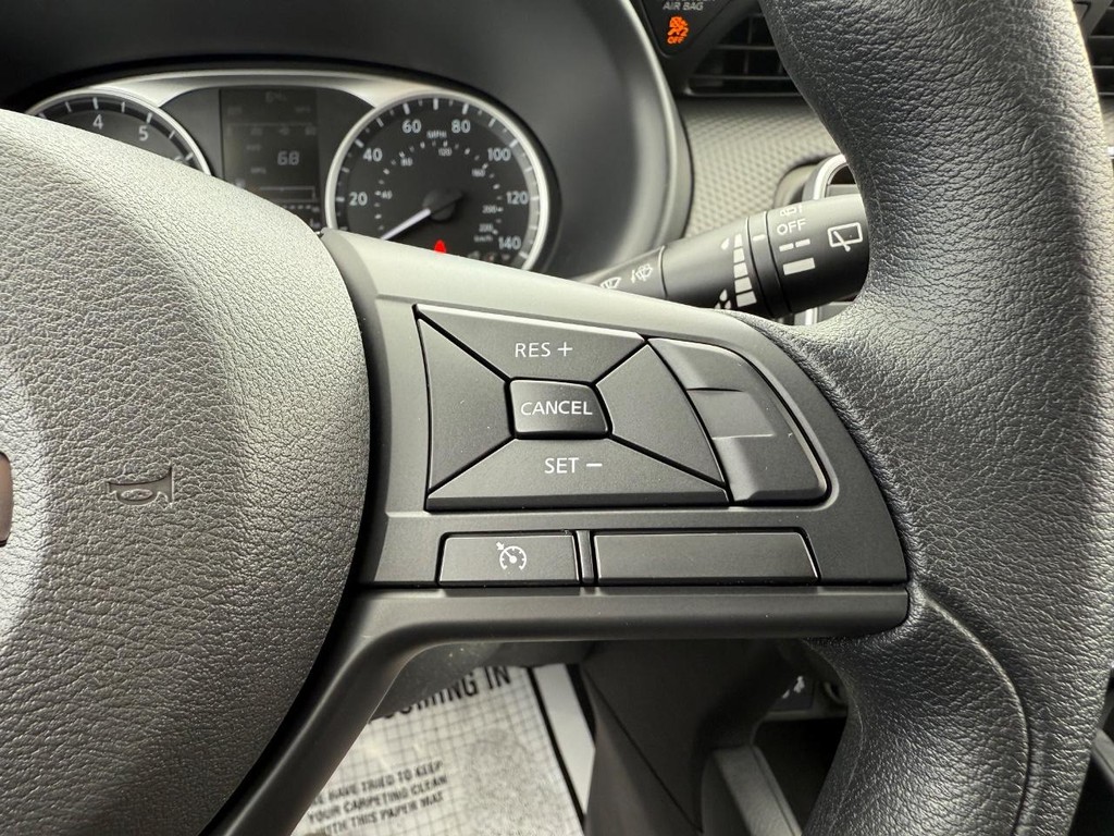 Nissan Kicks Play Vehicle Full-screen Gallery Image 17