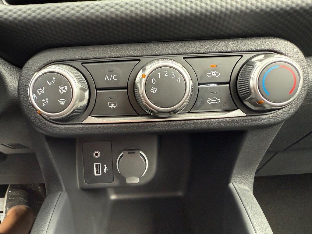 Nissan Kicks Play Vehicle Full-screen Gallery Image 21