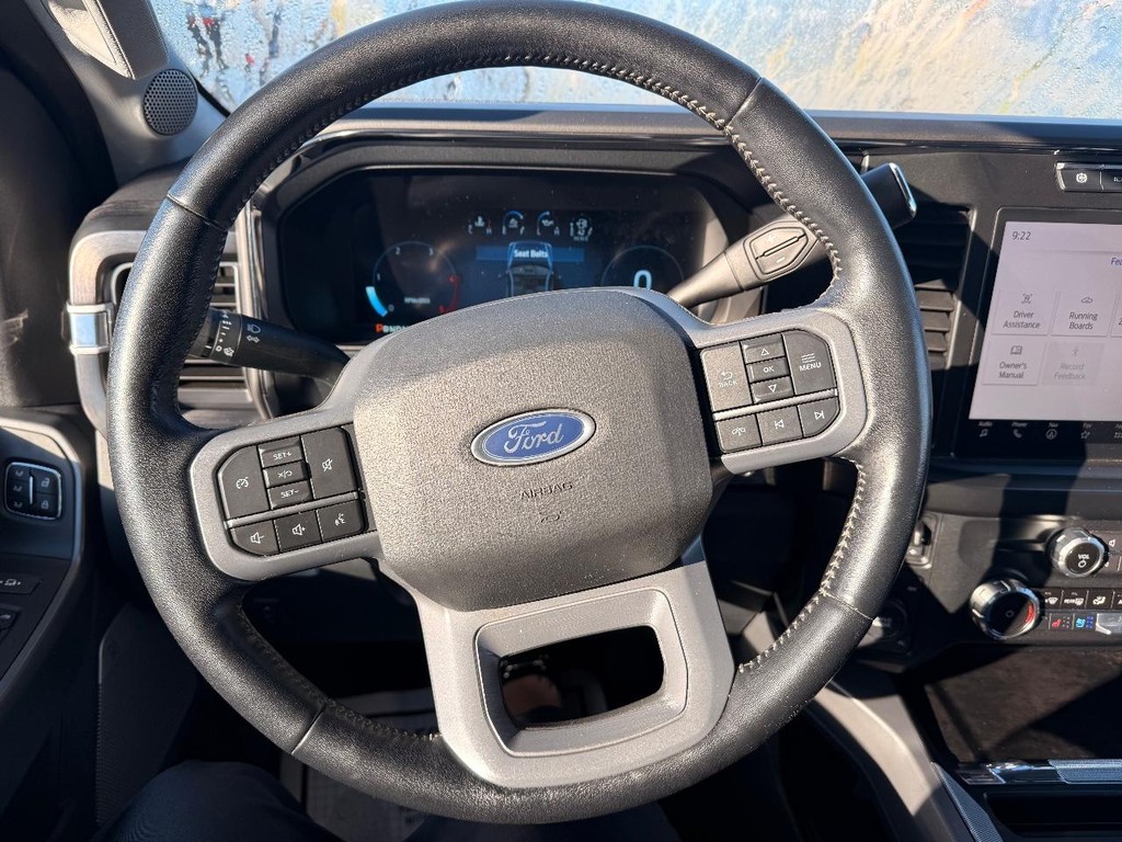 Ford Super Duty F-250 SRW Vehicle Full-screen Gallery Image 02