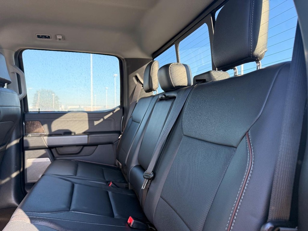 Ford Super Duty F-250 SRW Vehicle Full-screen Gallery Image 06