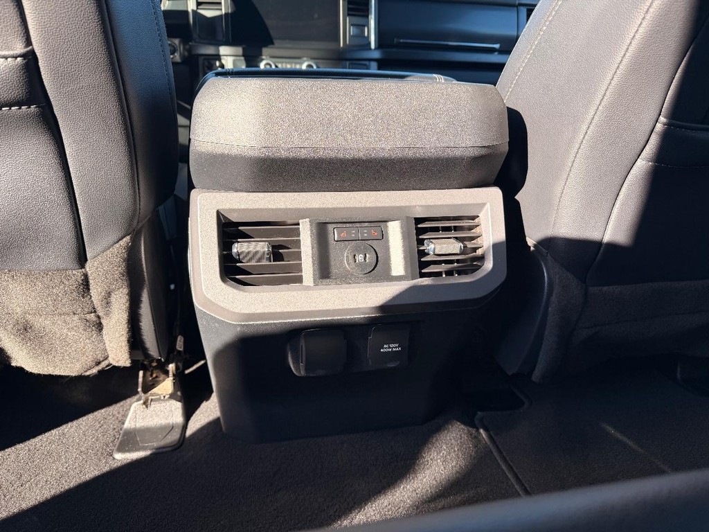 Ford Super Duty F-250 SRW Vehicle Full-screen Gallery Image 08