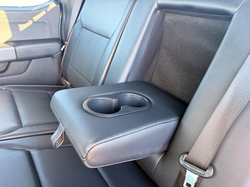 Ford Super Duty F-250 SRW Vehicle Full-screen Gallery Image 09