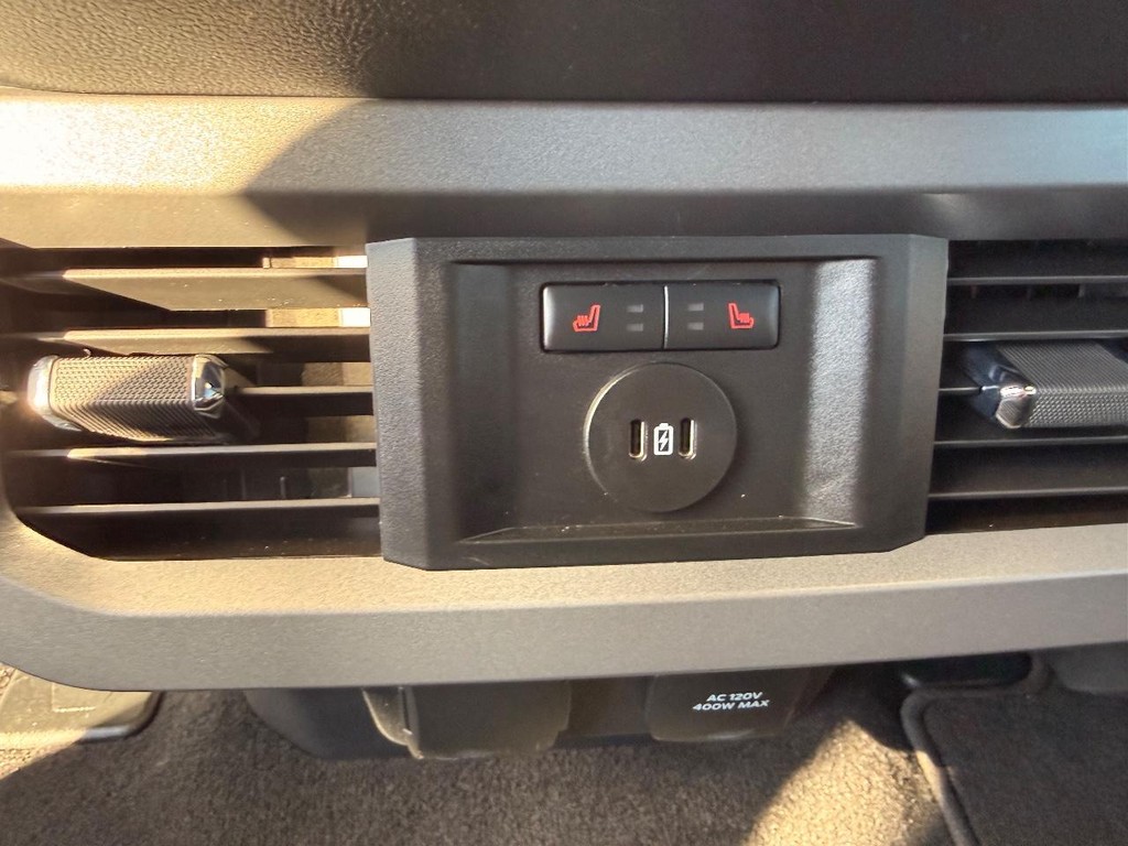 Ford Super Duty F-250 SRW Vehicle Full-screen Gallery Image 10