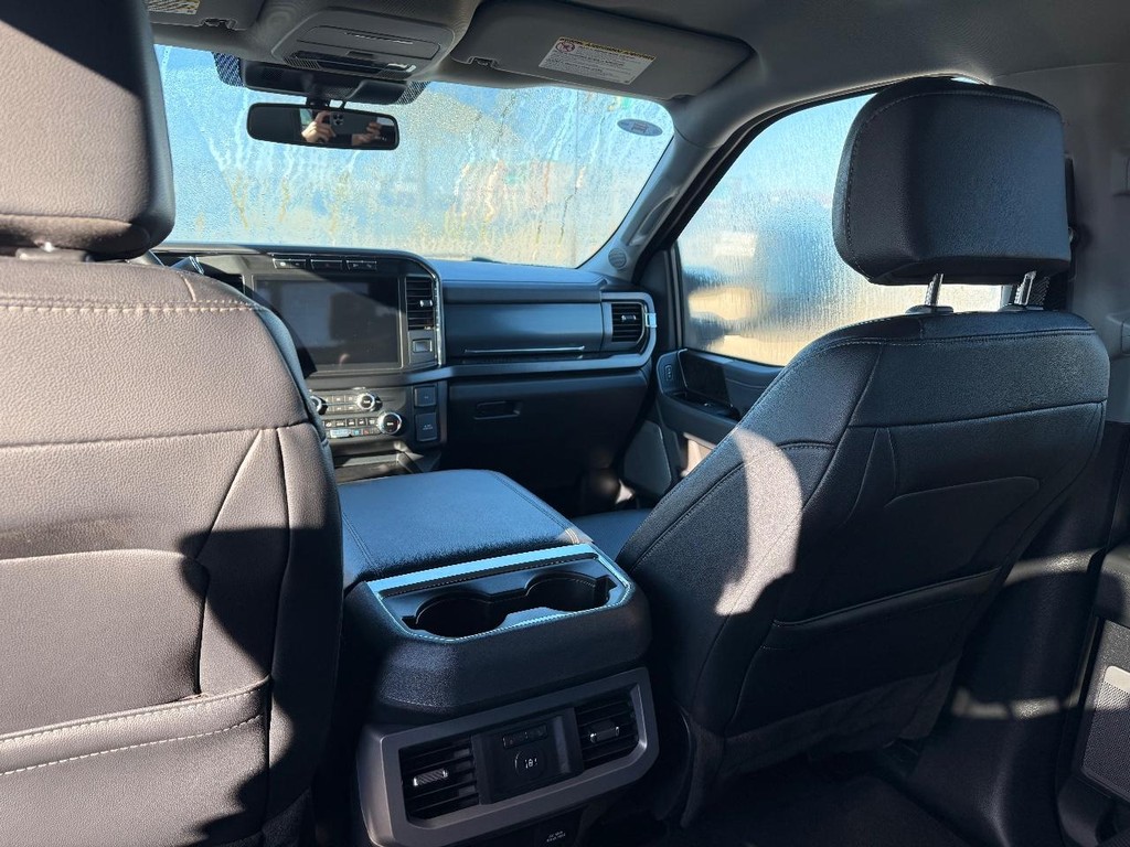 Ford Super Duty F-250 SRW Vehicle Full-screen Gallery Image 11