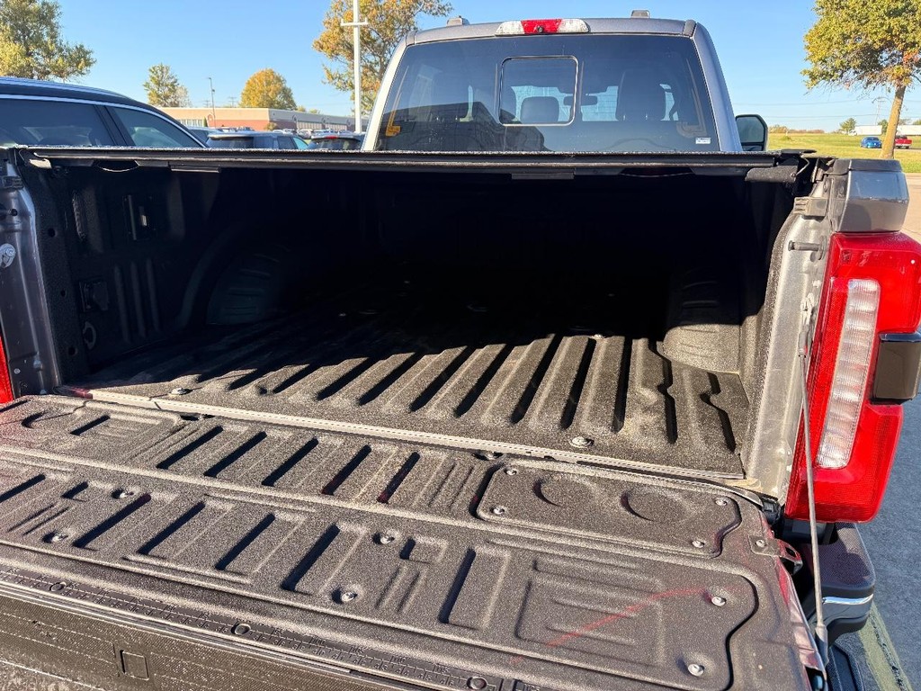 Ford Super Duty F-250 SRW Vehicle Full-screen Gallery Image 13