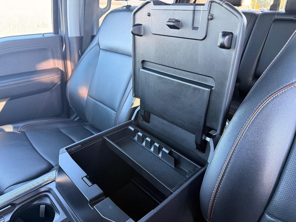 Ford Super Duty F-250 SRW Vehicle Full-screen Gallery Image 16