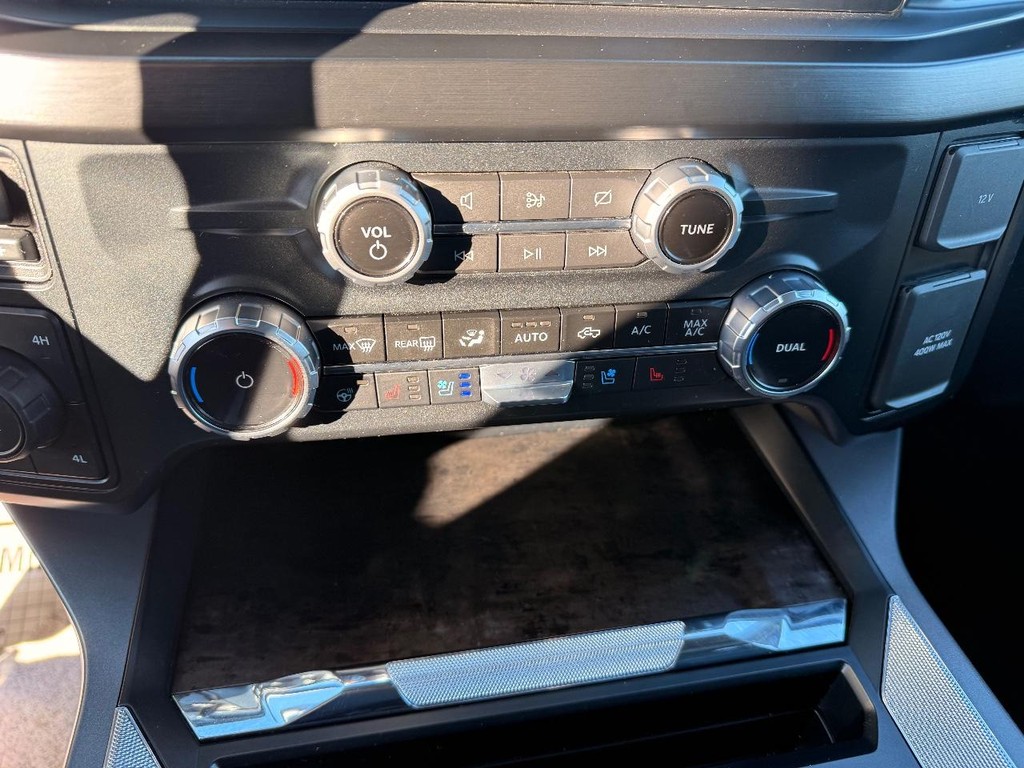 Ford Super Duty F-250 SRW Vehicle Full-screen Gallery Image 20