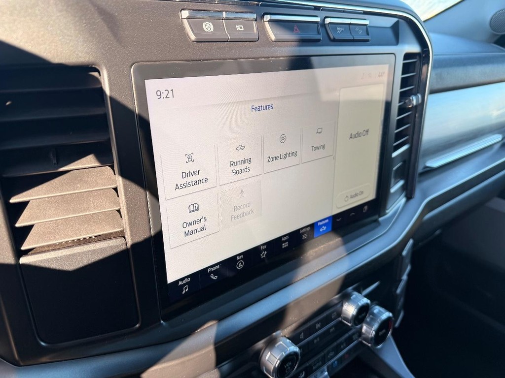 Ford Super Duty F-250 SRW Vehicle Full-screen Gallery Image 21