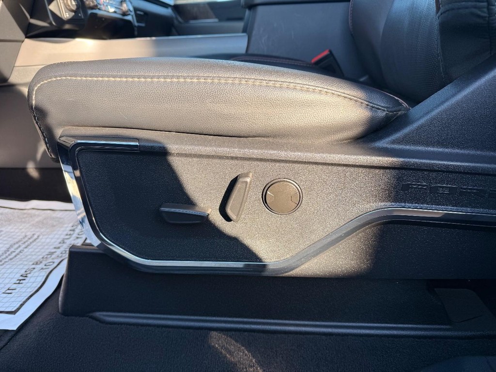 Ford Super Duty F-250 SRW Vehicle Full-screen Gallery Image 23