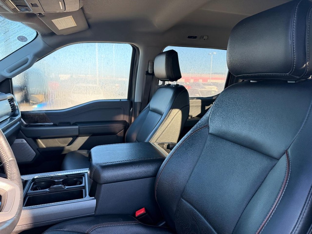 Ford Super Duty F-250 SRW Vehicle Full-screen Gallery Image 24