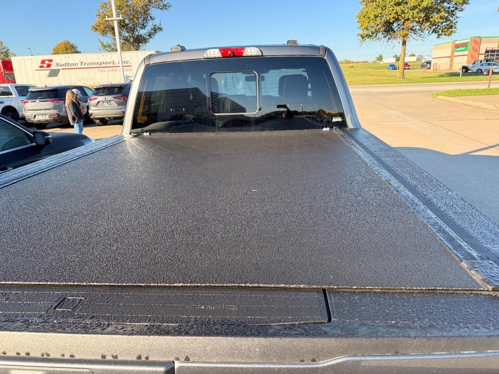 Ford Super Duty F-250 SRW Vehicle Full-screen Gallery Image 28