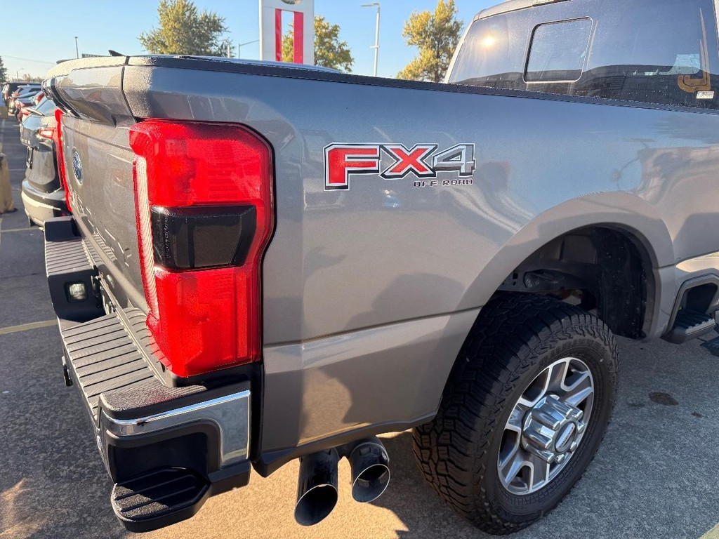 Ford Super Duty F-250 SRW Vehicle Full-screen Gallery Image 29