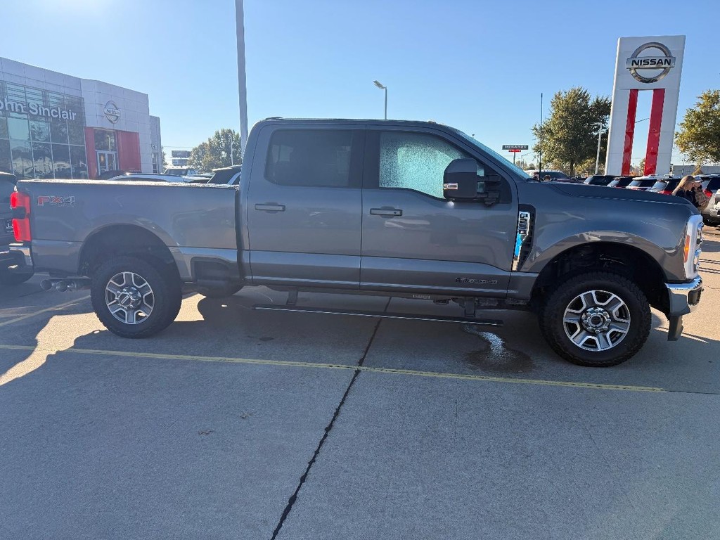 Ford Super Duty F-250 SRW Vehicle Full-screen Gallery Image 32