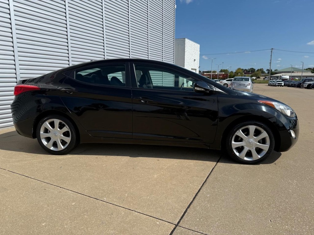 Hyundai Elantra Vehicle Full-screen Gallery Image 03