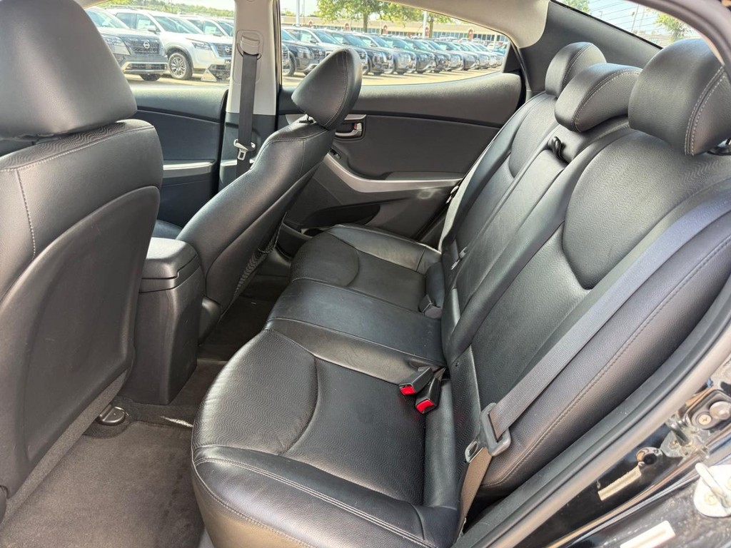 Hyundai Elantra Vehicle Full-screen Gallery Image 06