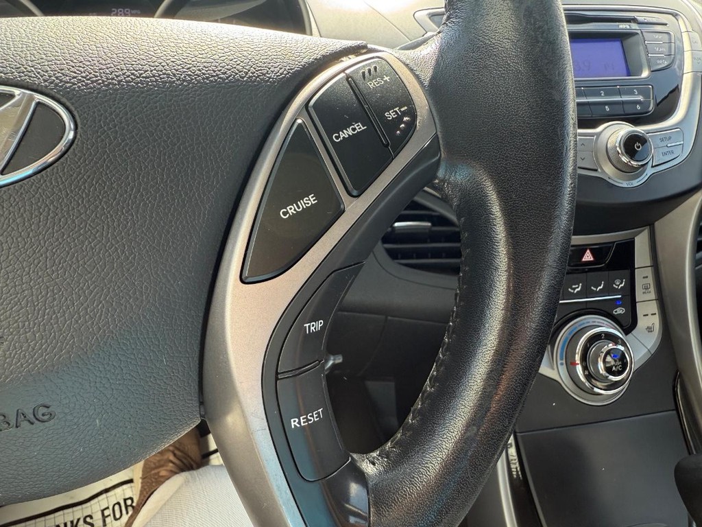 Hyundai Elantra Vehicle Full-screen Gallery Image 15