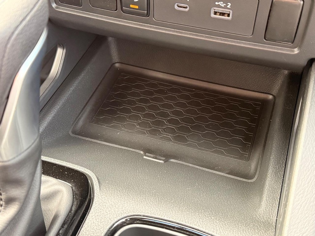 Nissan Frontier Vehicle Full-screen Gallery Image 06