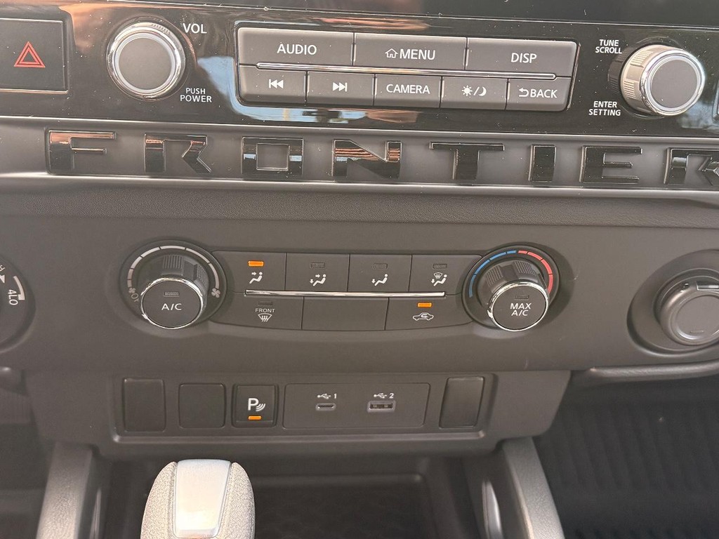 Nissan Frontier Vehicle Full-screen Gallery Image 07