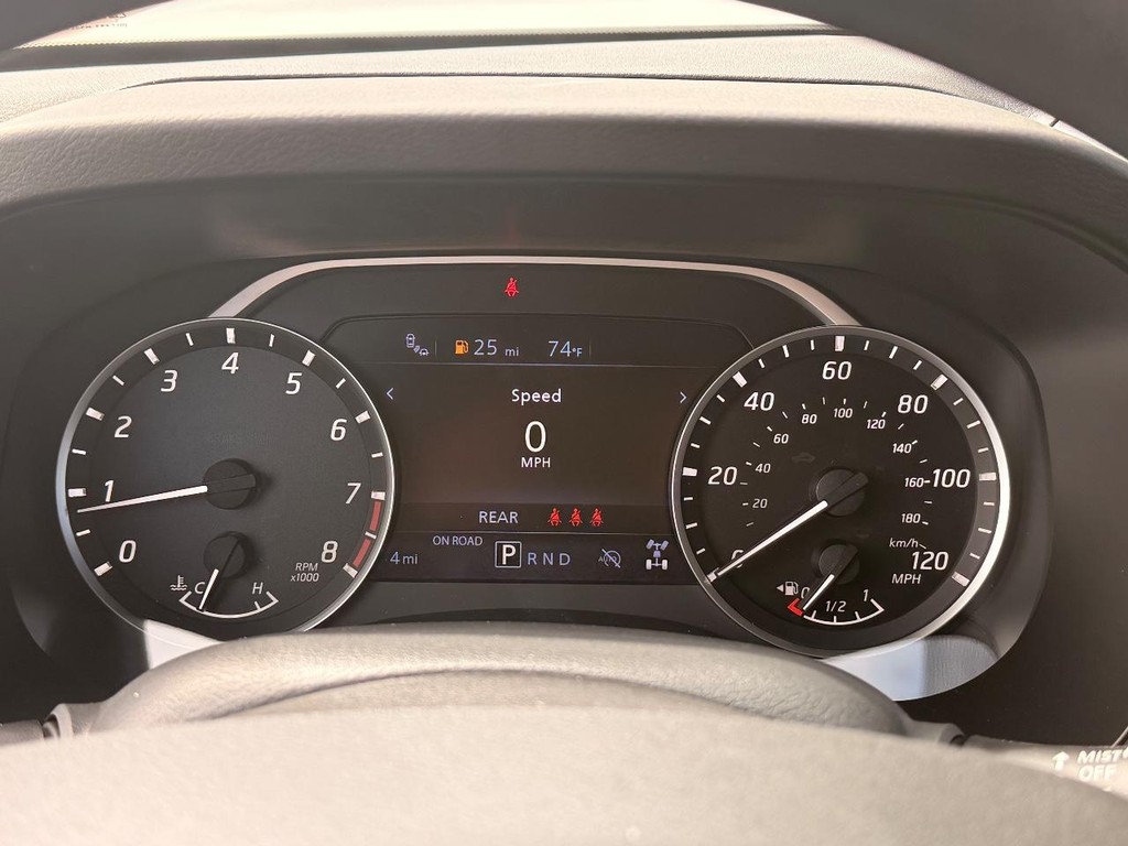 Nissan Frontier Vehicle Full-screen Gallery Image 09