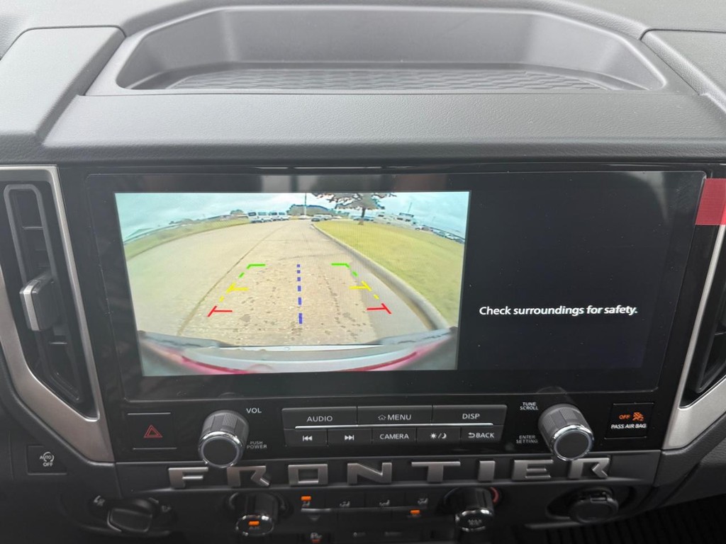 Nissan Frontier Vehicle Full-screen Gallery Image 02