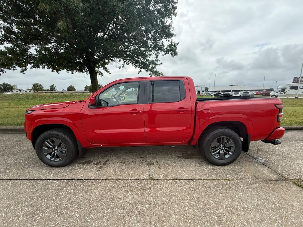 Nissan Frontier Vehicle Full-screen Gallery Image 22