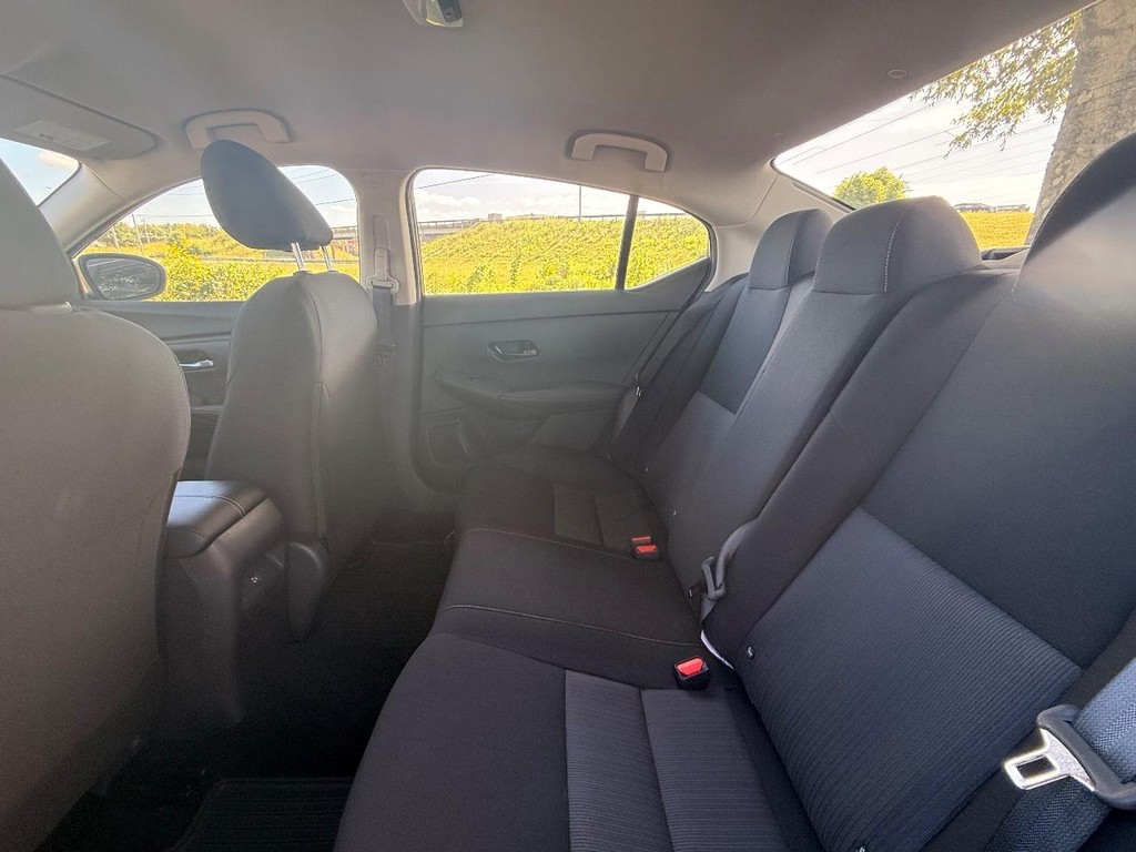 Nissan Sentra Vehicle Full-screen Gallery Image 17