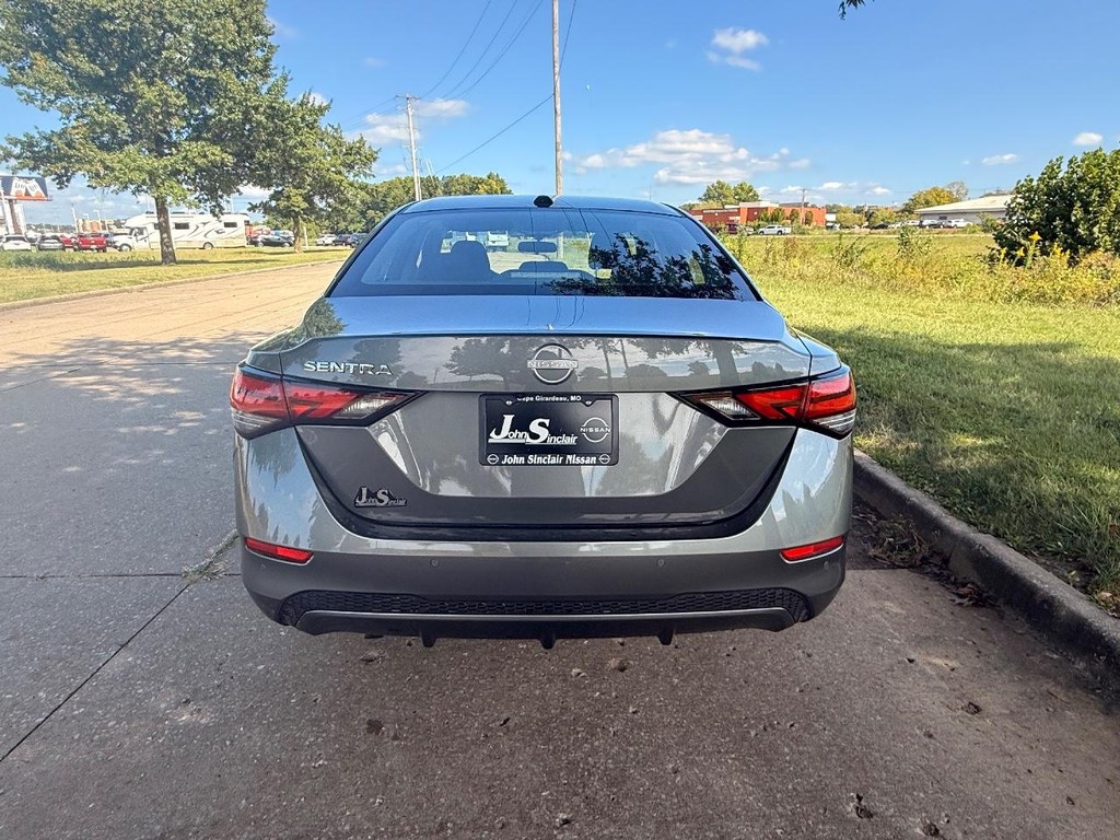 Nissan Sentra Vehicle Full-screen Gallery Image 19