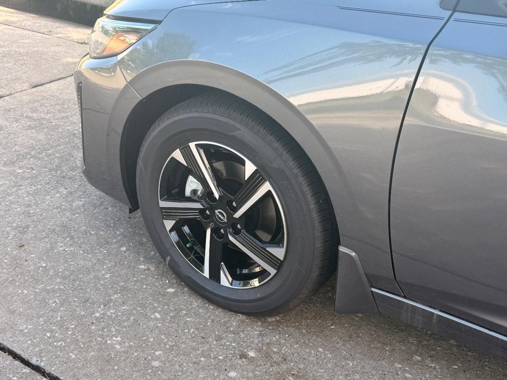 Nissan Sentra Vehicle Full-screen Gallery Image 20