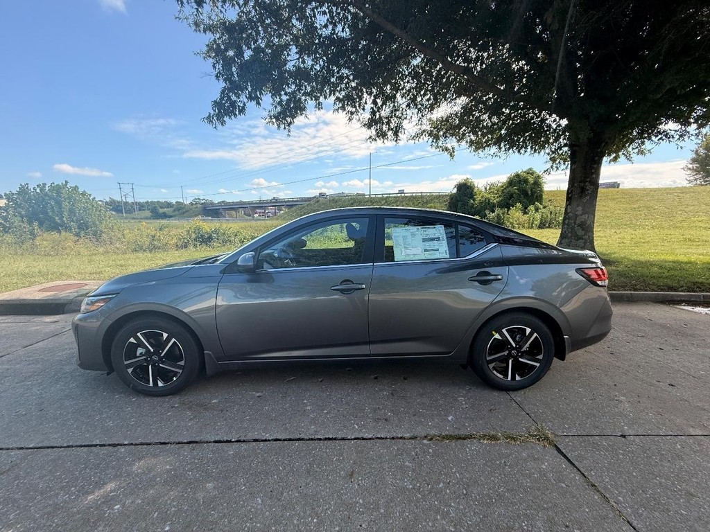 Nissan Sentra Vehicle Full-screen Gallery Image 22