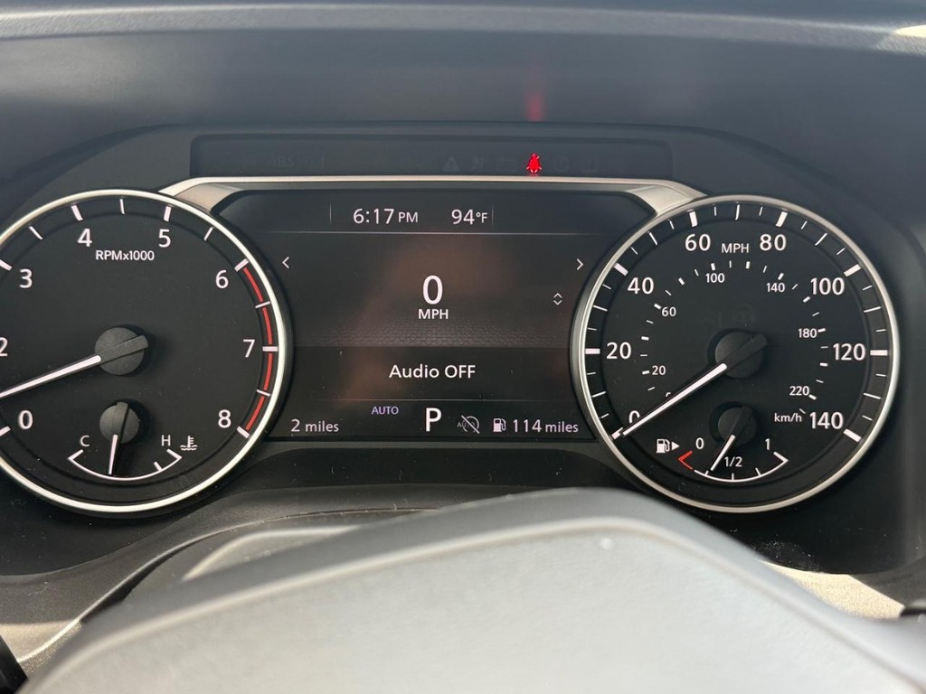 Nissan Rogue Vehicle Full-screen Gallery Image 09