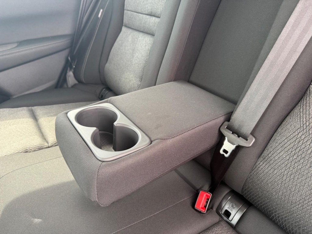 Nissan Rogue Vehicle Full-screen Gallery Image 16