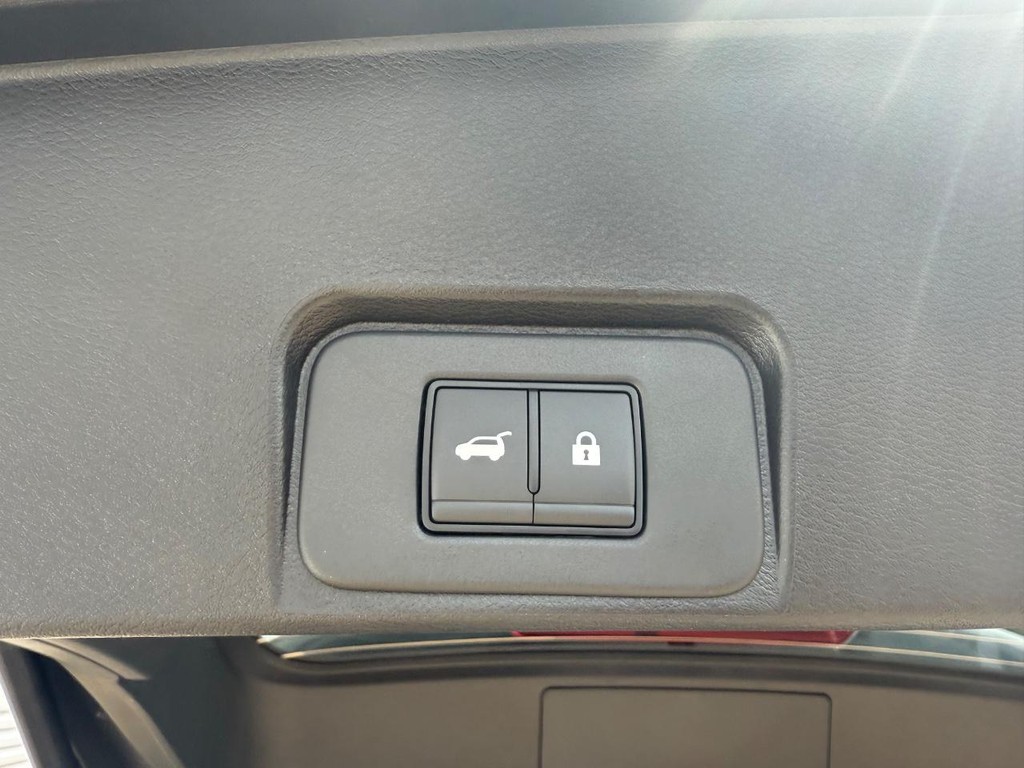 Nissan Rogue Vehicle Full-screen Gallery Image 20