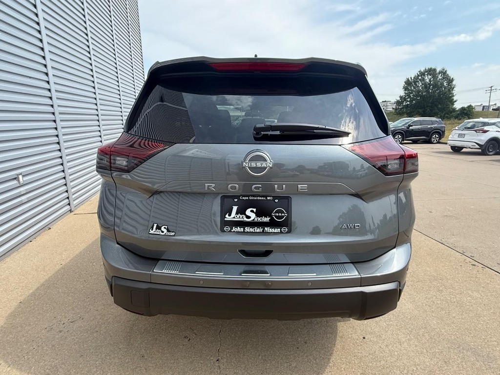 Nissan Rogue Vehicle Full-screen Gallery Image 22