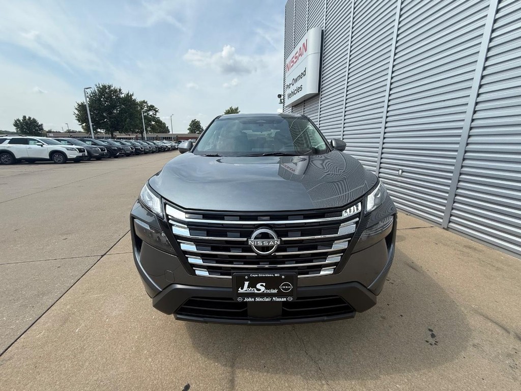 Nissan Rogue Vehicle Full-screen Gallery Image 25