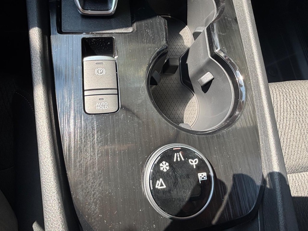 Nissan Rogue Vehicle Full-screen Gallery Image 03