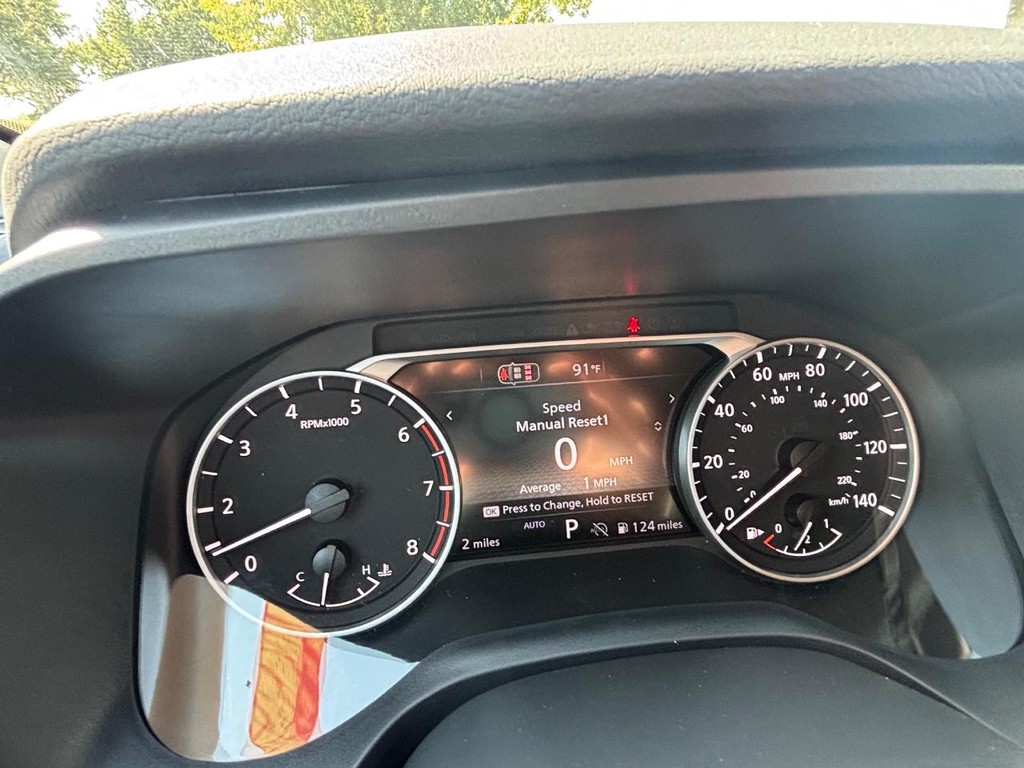 Nissan Rogue Vehicle Full-screen Gallery Image 06