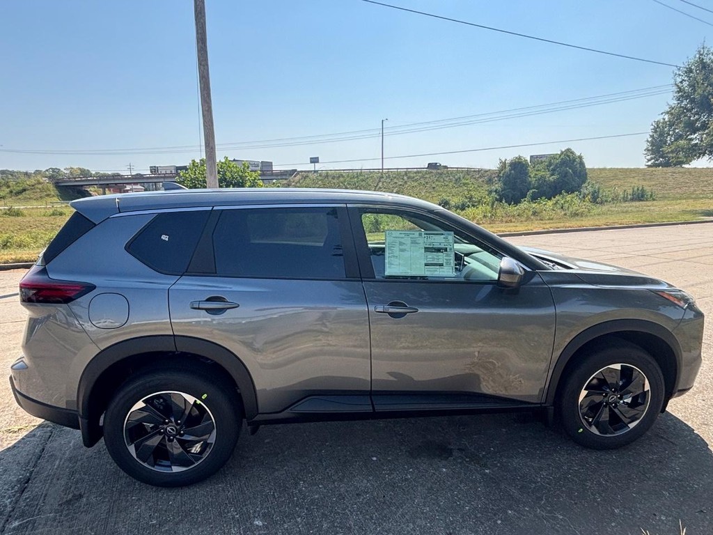 Nissan Rogue Vehicle Full-screen Gallery Image 14