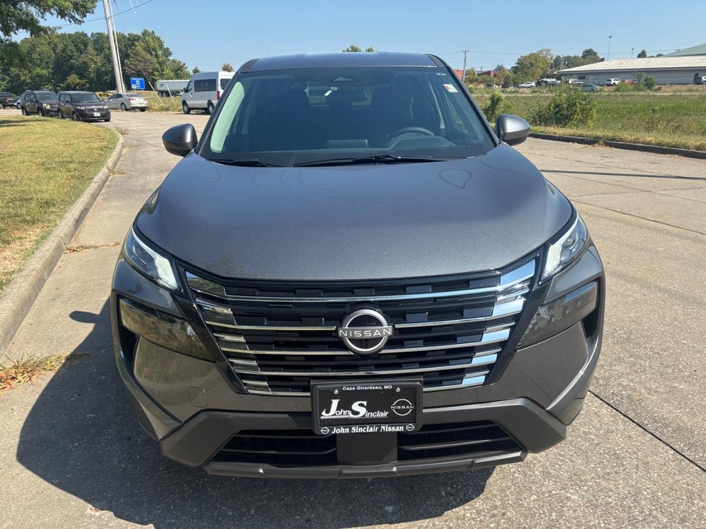 Nissan Rogue Vehicle Full-screen Gallery Image 18