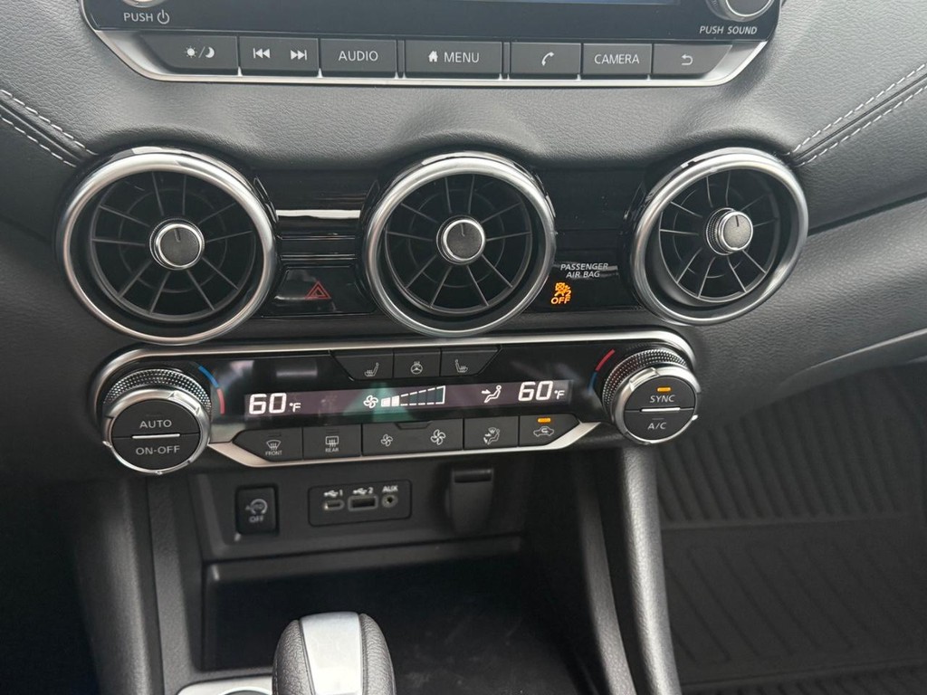 Nissan Sentra Vehicle Full-screen Gallery Image 08