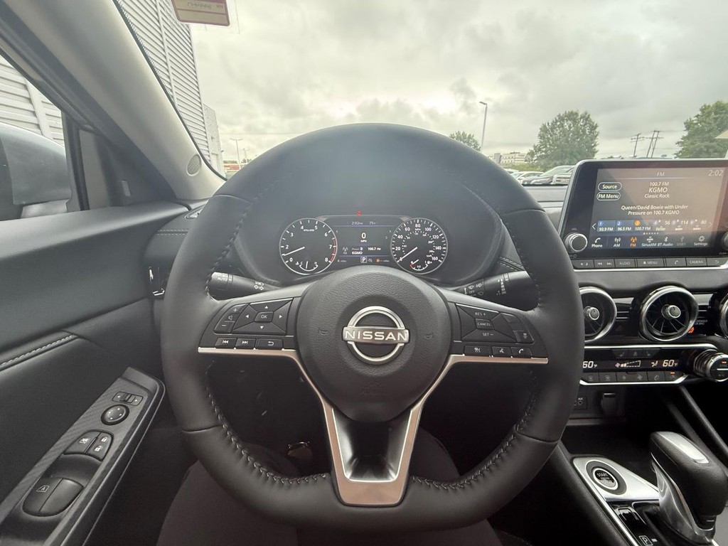 Nissan Sentra Vehicle Full-screen Gallery Image 10