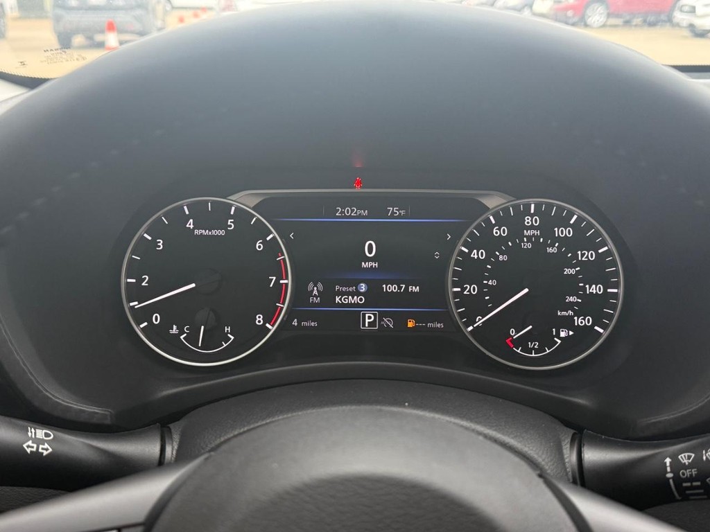 Nissan Sentra Vehicle Full-screen Gallery Image 12