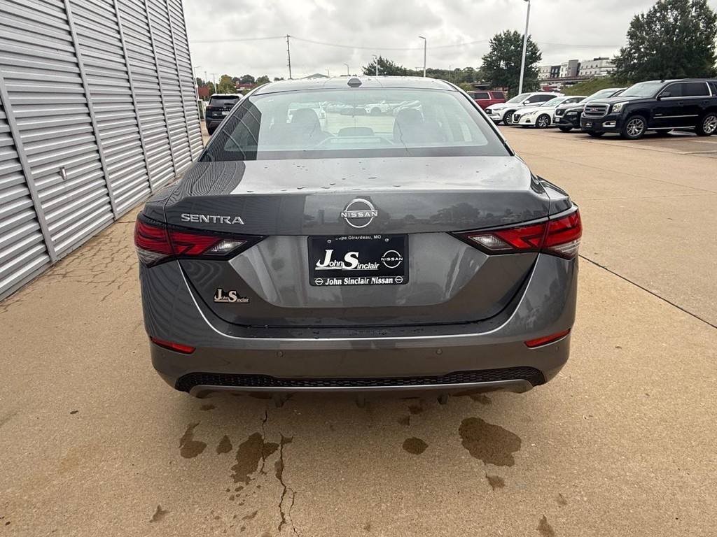 Nissan Sentra Vehicle Full-screen Gallery Image 18