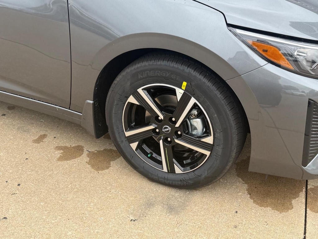 Nissan Sentra Vehicle Full-screen Gallery Image 20